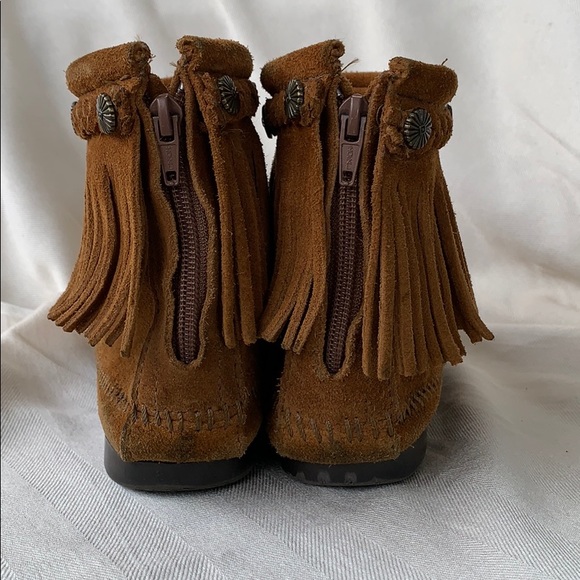 Minnetonka Moccasins Hi Top Brown Suede Braid & Fringe - Picture 4 of 11
